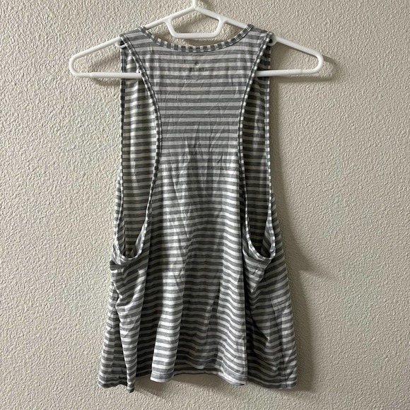 Athleta Essence Low Muscle Swing Tank Top Grey White Stripe Size Large - Picture 6 of 6